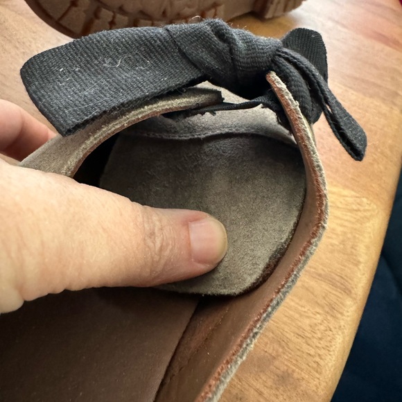 KORK-EASE Slip On Black Bow Tan Suede Shoes - 8.5 - Picture 3 of 5